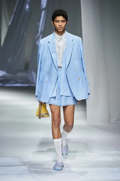 Look 32